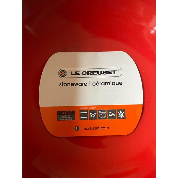 Le Creuset Stoneware Vancouver Serving Bowl 2 3/8 qt 9 3/8 in Cerise Red NEW - Picture 7 of 12